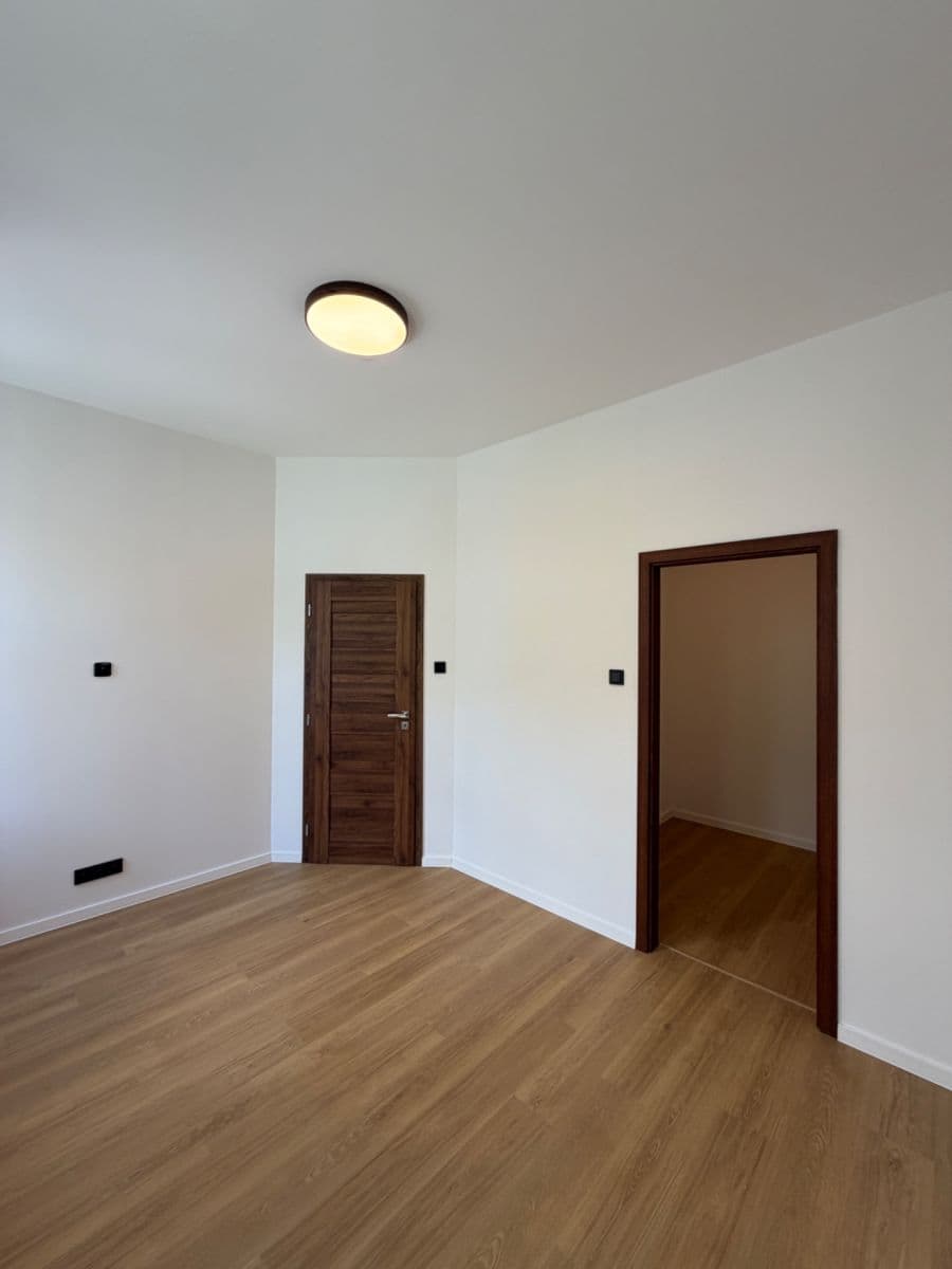 Prodej bytu 2+kk 43 m², Závodu míru, Karlovy Vary, Karlovarský kraj Prodej bytu 2+kk 43 m², Závodu míru, Karlovy Vary, Karlovarský kraj