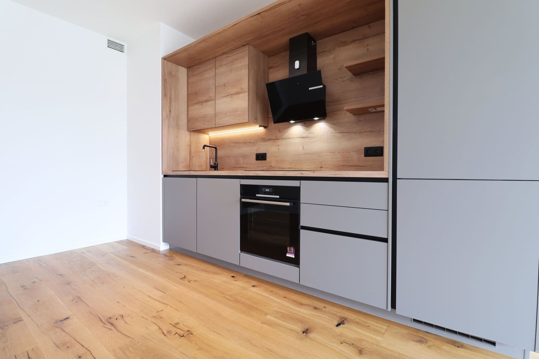 Pronájem bytu 1+kk 45 m², Ramonova, Praha, Praha Pronájem bytu 1+kk 45 m², Ramonova, Praha, Praha