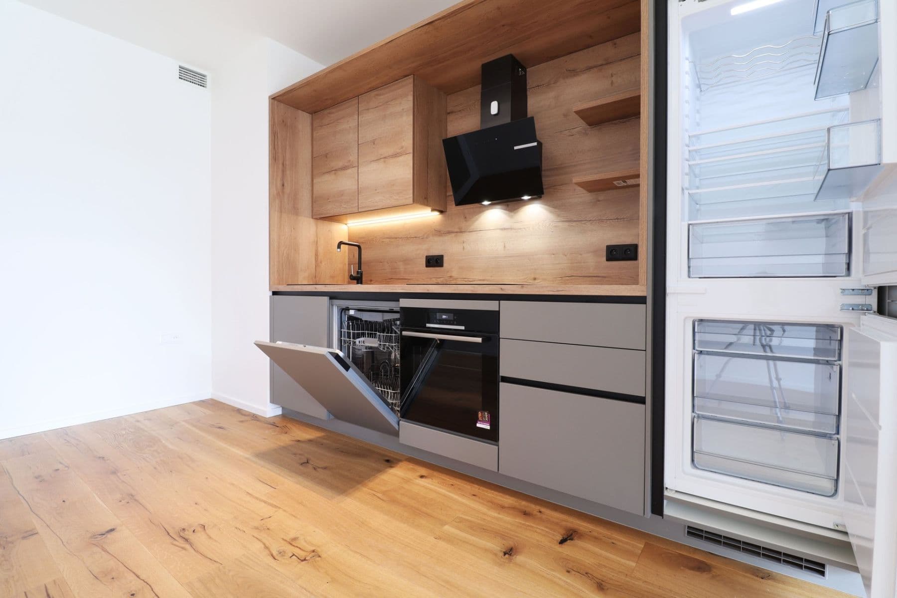 Pronájem bytu 1+kk 45 m², Ramonova, Praha, Praha Pronájem bytu 1+kk 45 m², Ramonova, Praha, Praha