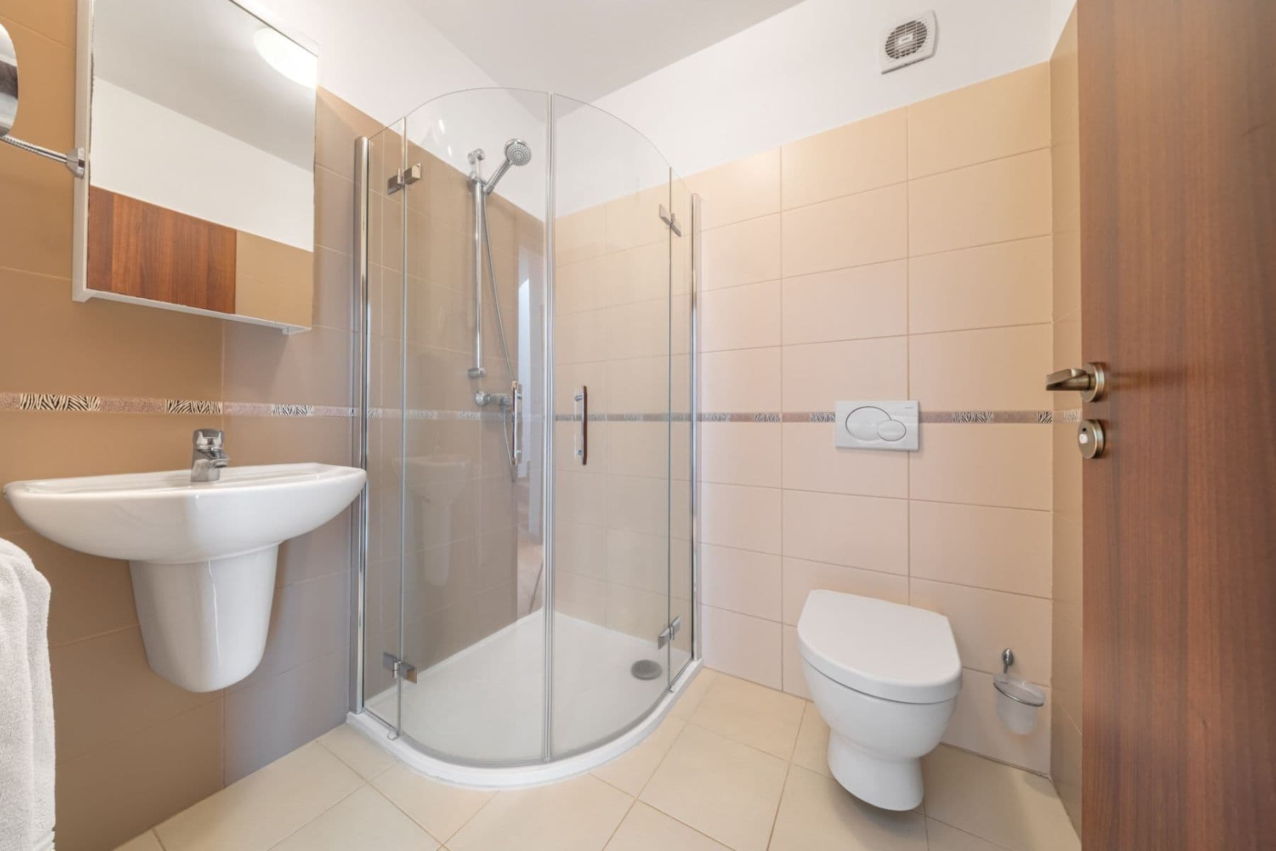 Prodej domu 165 m², pozemek 800 m², K Lesu, Babice, Středočeský kraj Prodej domu 165 m², pozemek 800 m², K Lesu, Babice, Středočeský kraj