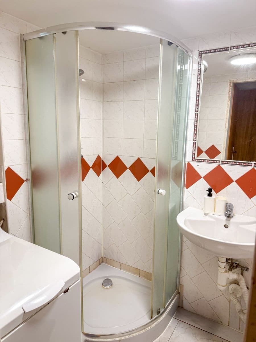Pronájem bytu 1+1 42 m², Husitská, Praha, Praha Pronájem bytu 1+1 42 m², Husitská, Praha, Praha