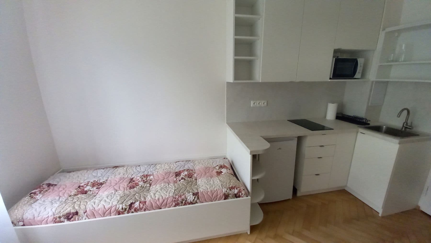 Pronájem bytu 1+kk 17 m², Jerevanská, Praha, Praha Pronájem bytu 1+kk 17 m², Jerevanská, Praha, Praha