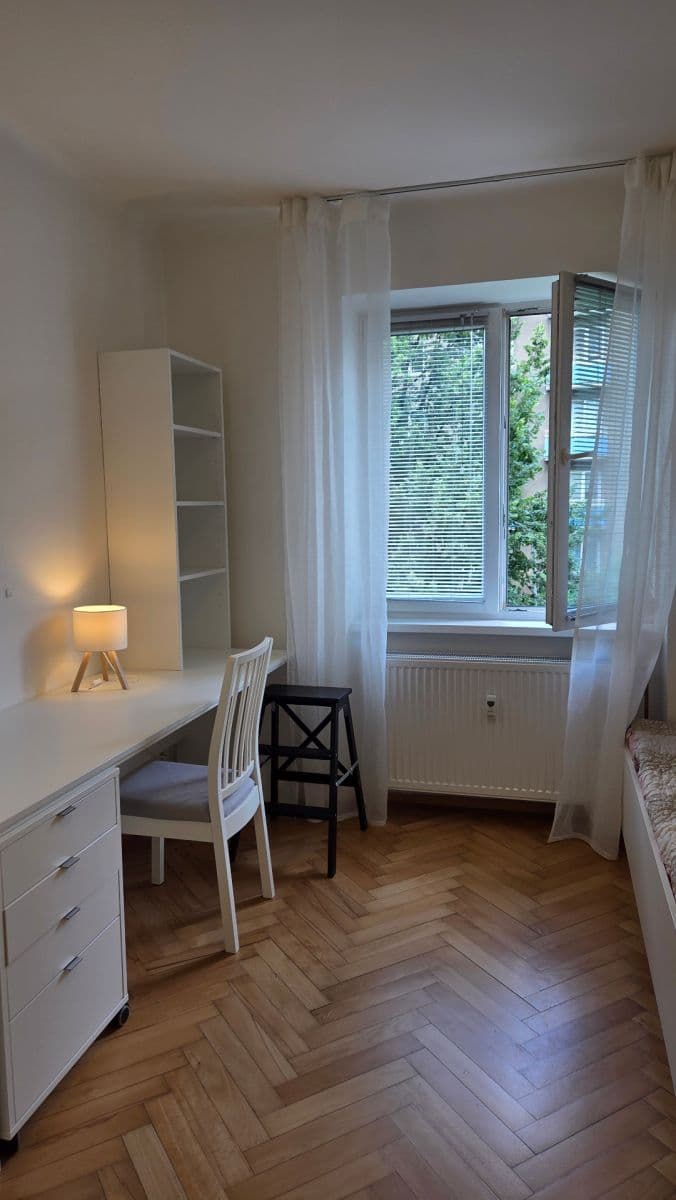 Pronájem bytu 1+kk 17 m², Jerevanská, Praha, Praha Pronájem bytu 1+kk 17 m², Jerevanská, Praha, Praha