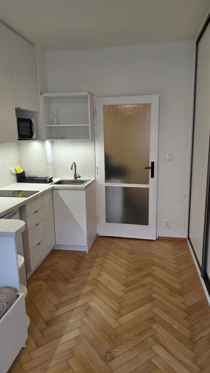 Pronájem bytu 1+kk 17 m², Jerevanská, Praha, Praha Pronájem bytu 1+kk 17 m², Jerevanská, Praha, Praha
