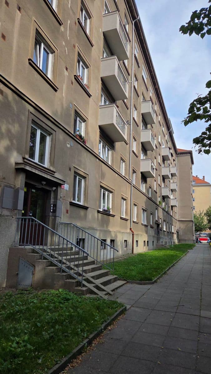 Pronájem bytu 1+kk 17 m², Jerevanská, Praha, Praha Pronájem bytu 1+kk 17 m², Jerevanská, Praha, Praha