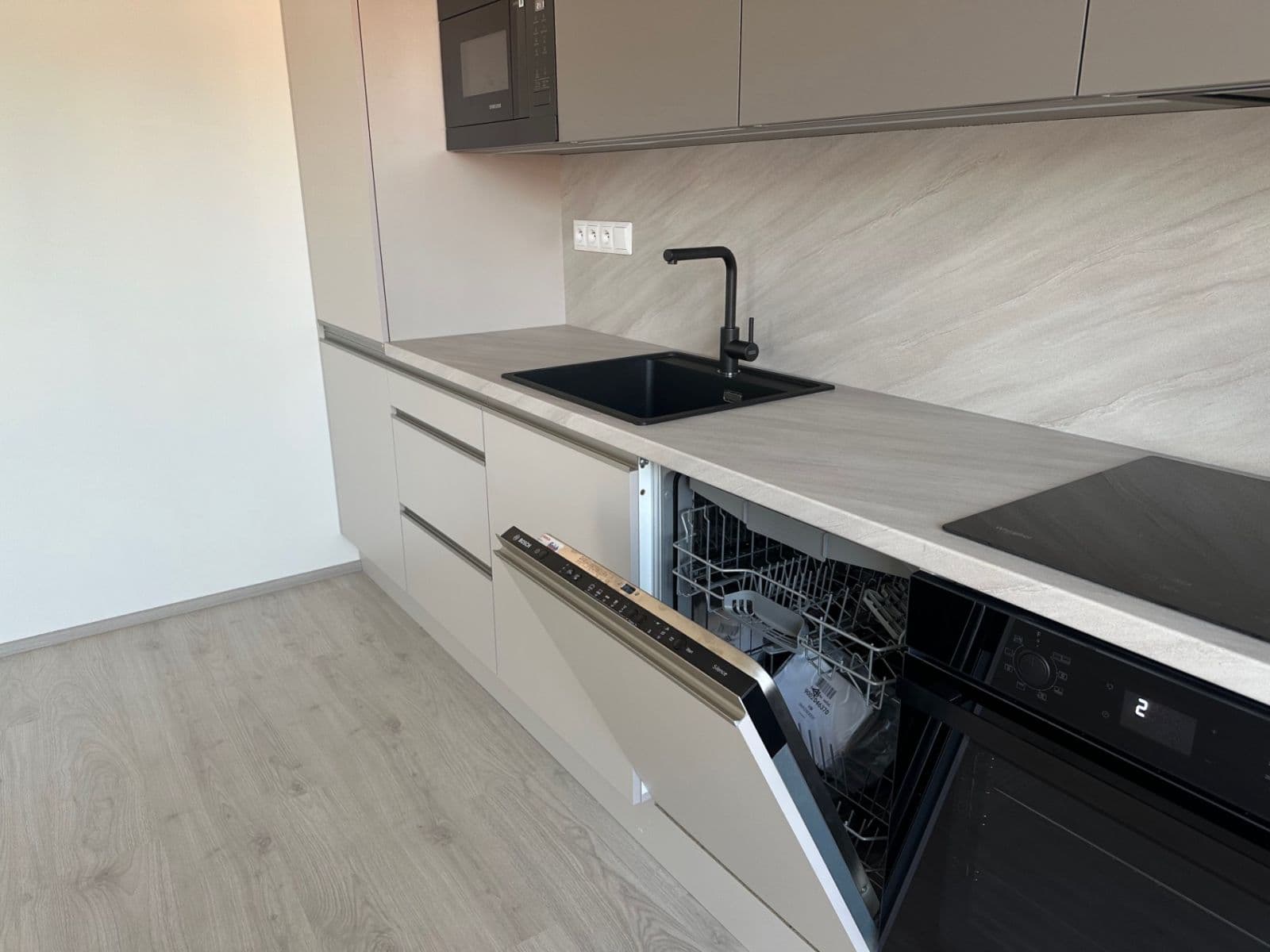 Pronájem bytu 2+kk 64 m², Křižíkova, Brno, Jihomoravský kraj Pronájem bytu 2+kk 64 m², Křižíkova, Brno, Jihomoravský kraj