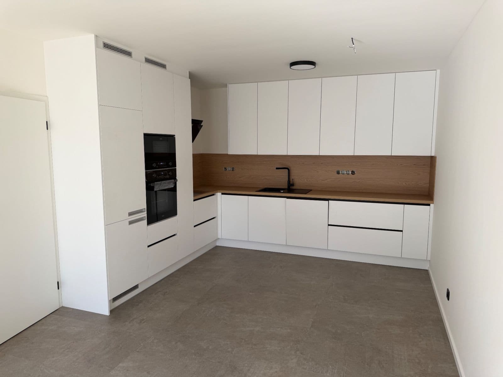 Pronájem bytu 4+kk 105 m², náměstí U Dubu, Stochov, Středočeský kraj Pronájem bytu 4+kk 105 m², náměstí U Dubu, Stochov, Středočeský kraj