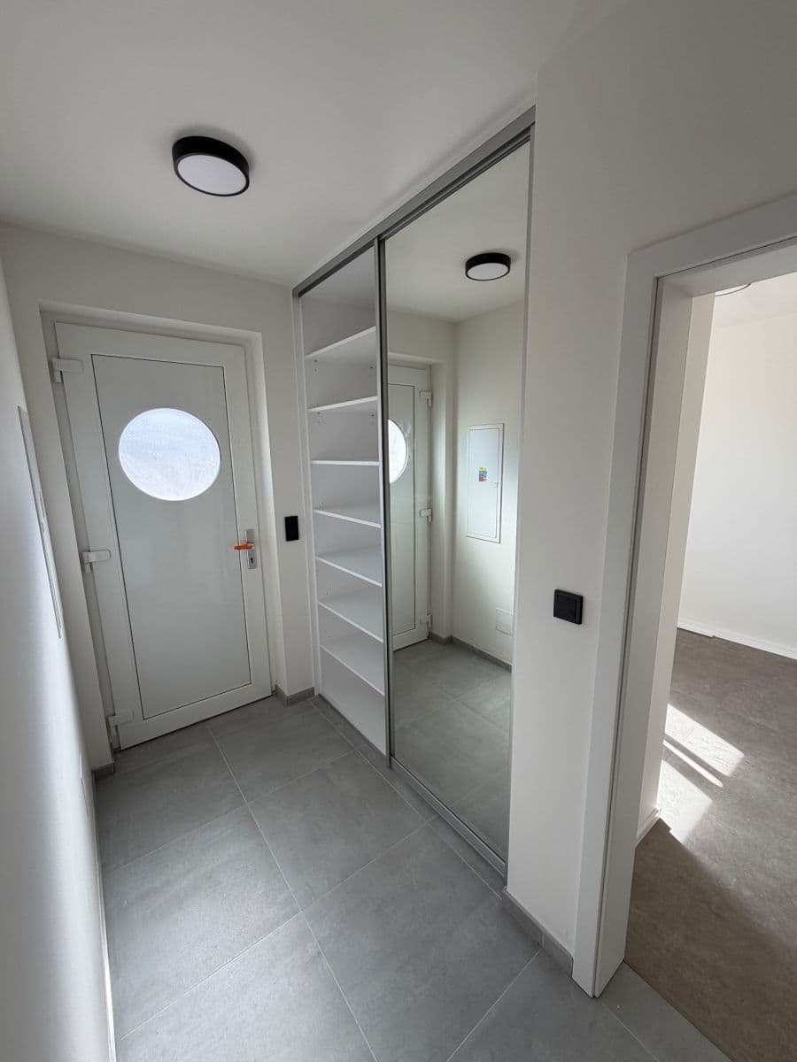 Pronájem bytu 4+kk 105 m², náměstí U Dubu, Stochov, Středočeský kraj Pronájem bytu 4+kk 105 m², náměstí U Dubu, Stochov, Středočeský kraj
