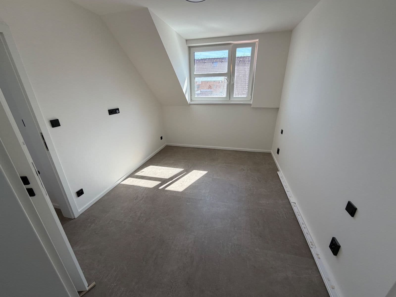 Pronájem bytu 4+kk 105 m², náměstí U Dubu, Stochov, Středočeský kraj Pronájem bytu 4+kk 105 m², náměstí U Dubu, Stochov, Středočeský kraj