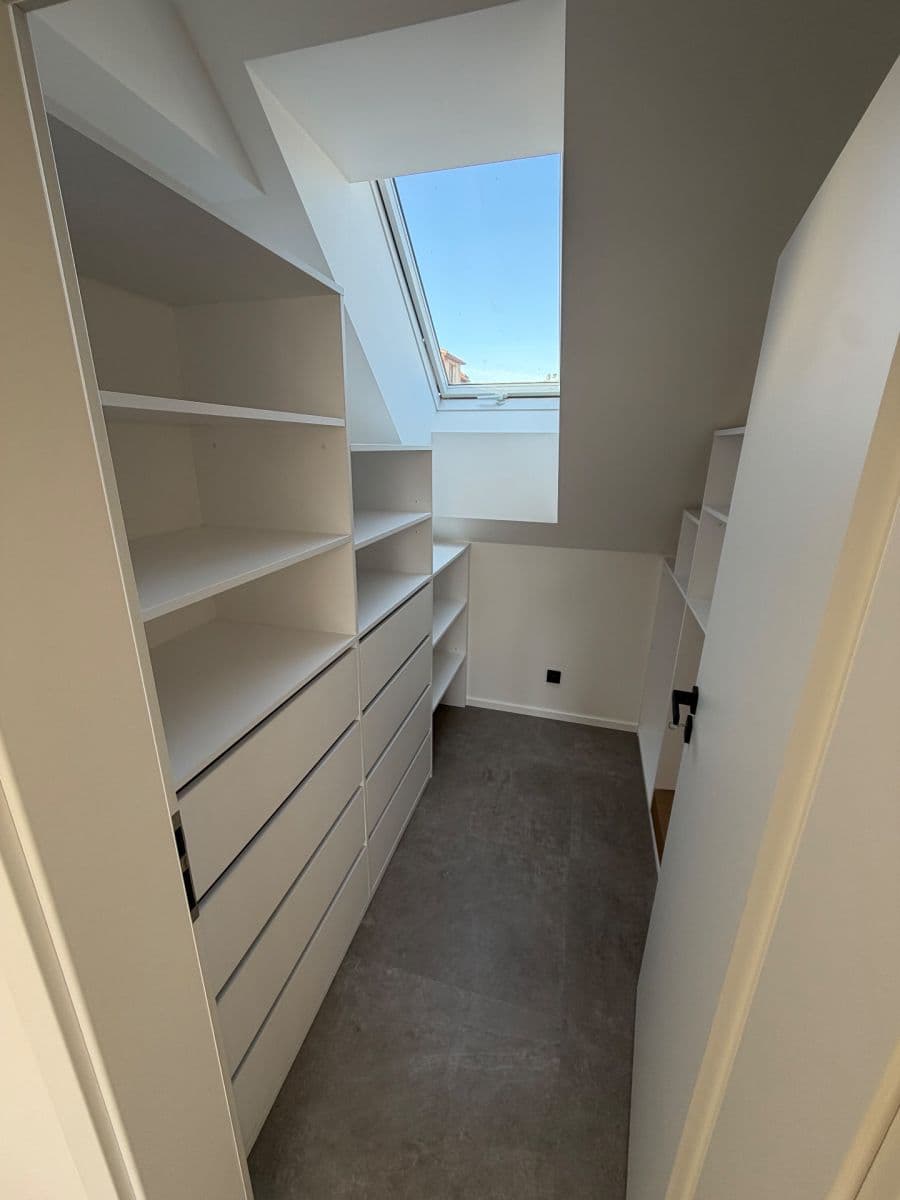 Pronájem bytu 4+kk 105 m², náměstí U Dubu, Stochov, Středočeský kraj Pronájem bytu 4+kk 105 m², náměstí U Dubu, Stochov, Středočeský kraj