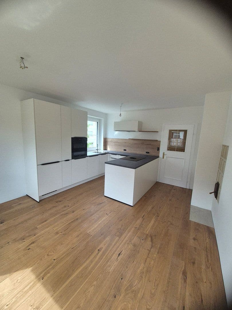 Pronájem bytu 2+1 90 m², Bahnhofstraße 6, Seekirchen am Wallersee, Salcbursko Pronájem bytu 2+1 90 m², Bahnhofstraße 6, Seekirchen am Wallersee, Salcbursko