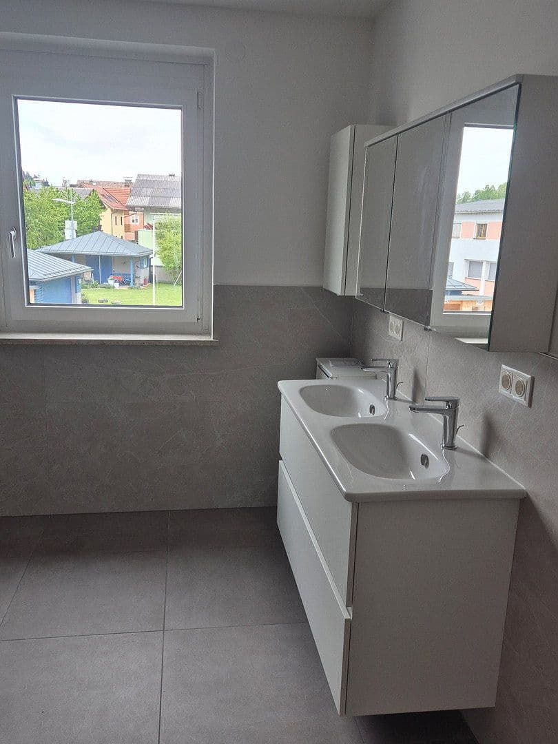 Pronájem bytu 2+1 90 m², Bahnhofstraße 6, Seekirchen am Wallersee, Salcbursko Pronájem bytu 2+1 90 m², Bahnhofstraße 6, Seekirchen am Wallersee, Salcbursko