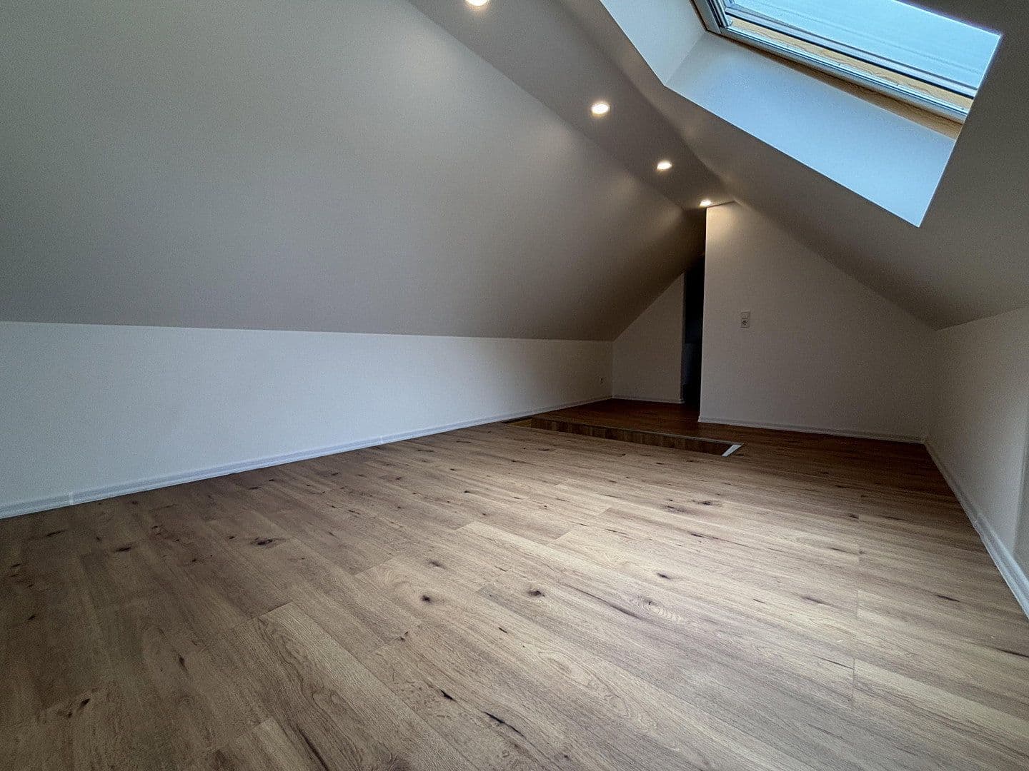 Prodej domu 135 m², pozemek 89 m², Großenbucher Weg 6, Igensdorf, Bavorsko Prodej domu 135 m², pozemek 89 m², Großenbucher Weg 6, Igensdorf, Bavorsko