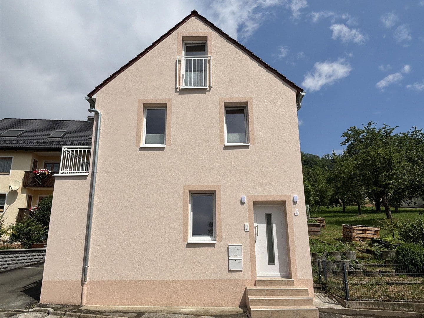 Prodej domu 135 m², pozemek 89 m², Großenbucher Weg 6, Igensdorf, Bavorsko Prodej domu 135 m², pozemek 89 m², Großenbucher Weg 6, Igensdorf, Bavorsko
