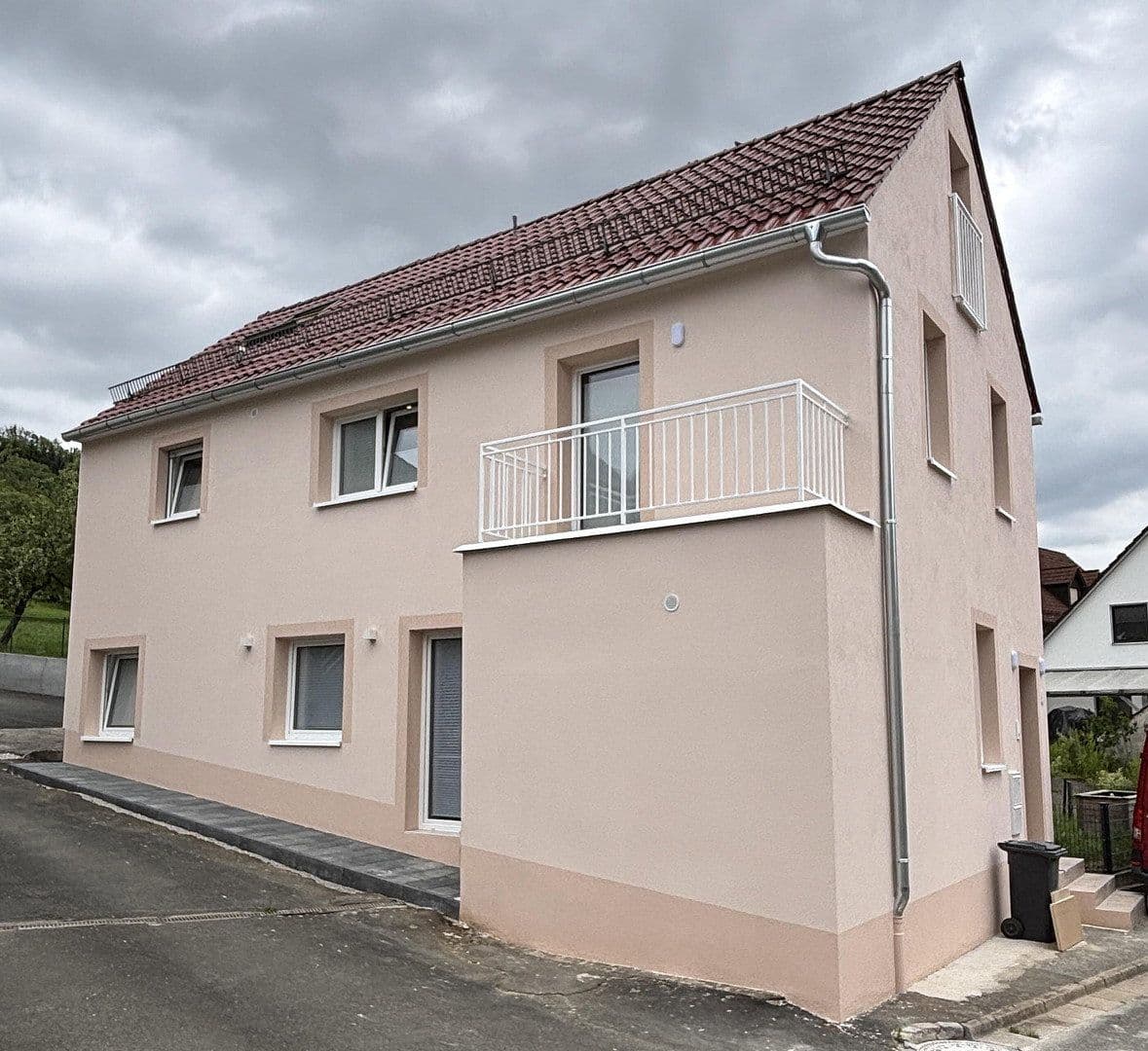 Prodej domu 135 m², pozemek 89 m², Großenbucher Weg 6, Igensdorf, Bavorsko Prodej domu 135 m², pozemek 89 m², Großenbucher Weg 6, Igensdorf, Bavorsko