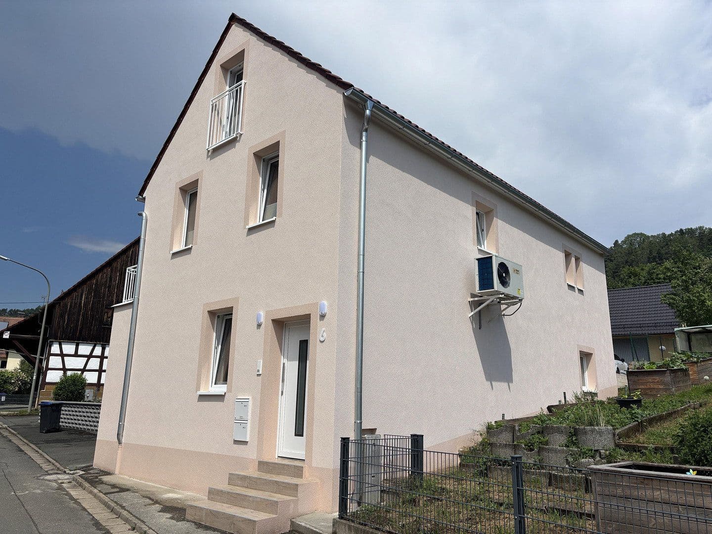 Prodej domu 135 m², pozemek 89 m², Großenbucher Weg 6, Igensdorf, Bavorsko Prodej domu 135 m², pozemek 89 m², Großenbucher Weg 6, Igensdorf, Bavorsko