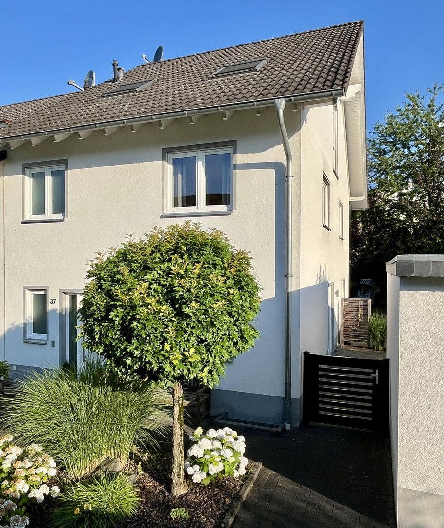 Prodej domu 175 m², pozemek 532 m², Hennef (Sieg), Severní Porýní-Vestfálsko Prodej domu 175 m², pozemek 532 m², Hennef (Sieg), Severní Porýní-Vestfálsko