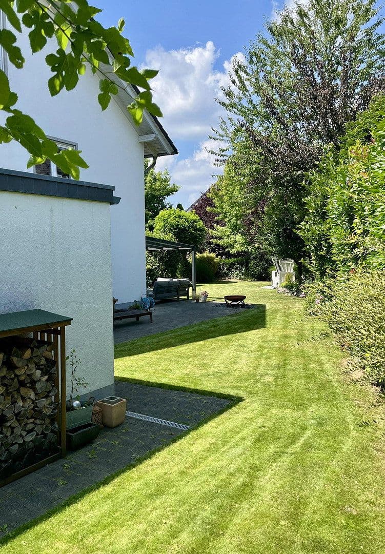 Prodej domu 175 m², pozemek 532 m², Hennef (Sieg), Severní Porýní-Vestfálsko Prodej domu 175 m², pozemek 532 m², Hennef (Sieg), Severní Porýní-Vestfálsko