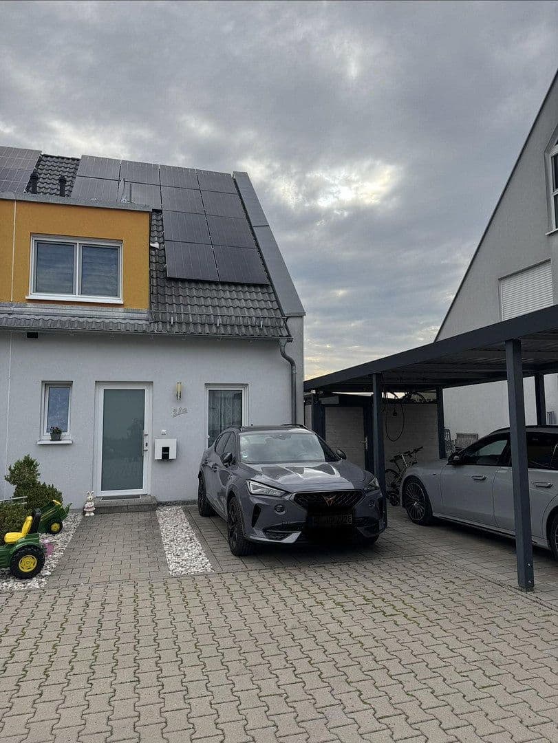 Prodej domu 120 m², pozemek 230 m², Fürth, Bavorsko Prodej domu 120 m², pozemek 230 m², Fürth, Bavorsko