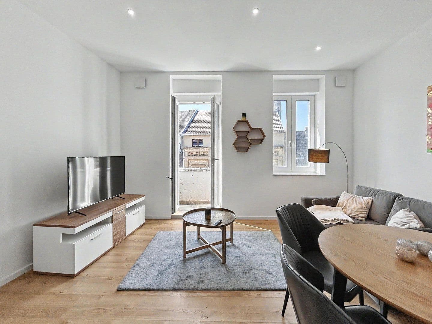 Pronájem bytu 2+1 40 m², Köln, Severní Porýní-Vestfálsko Pronájem bytu 2+1 40 m², Köln, Severní Porýní-Vestfálsko