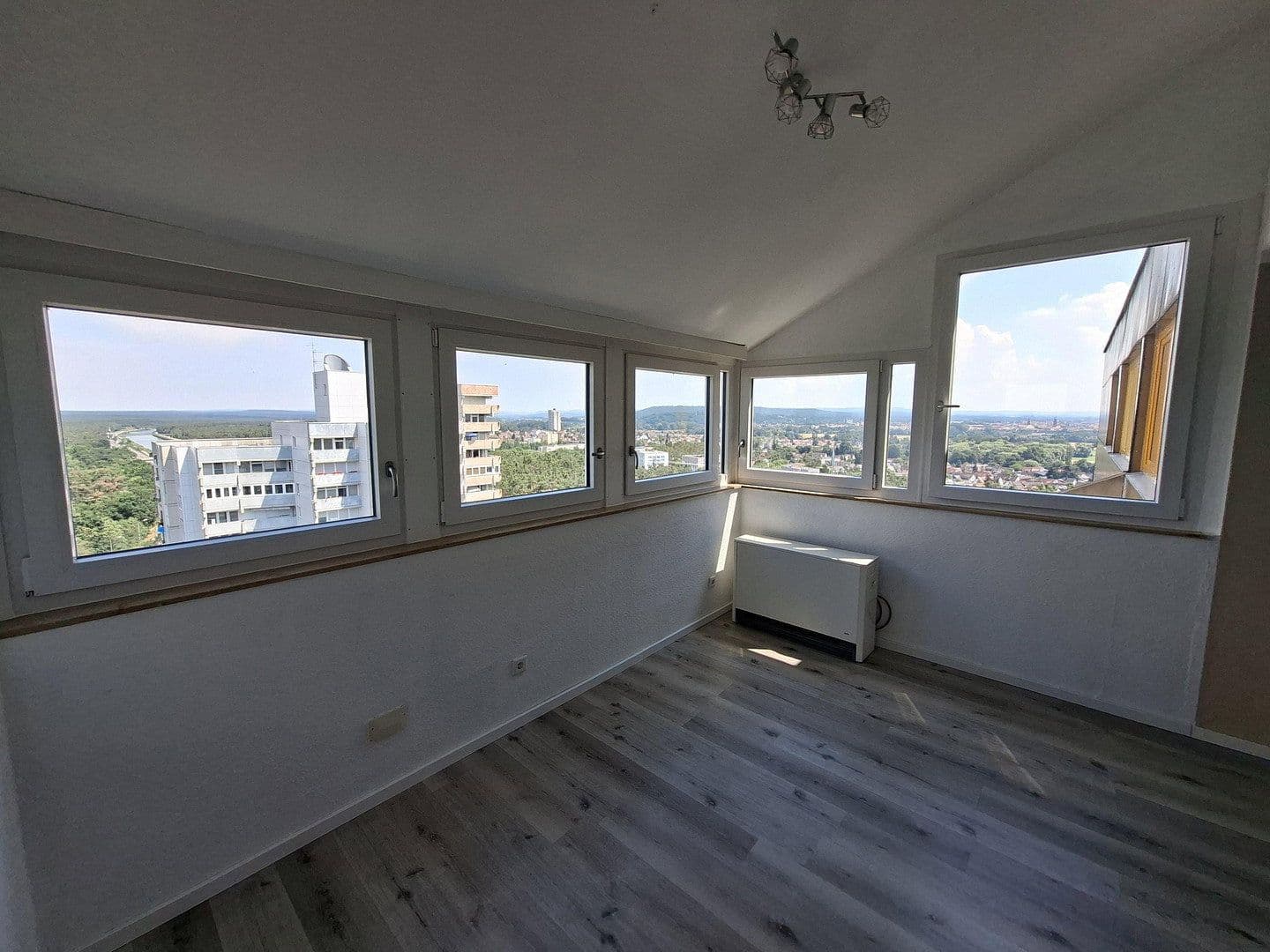 Pronájem bytu 4+1 108 m², Am Europakanal 38, Erlangen, Bavorsko Pronájem bytu 4+1 108 m², Am Europakanal 38, Erlangen, Bavorsko