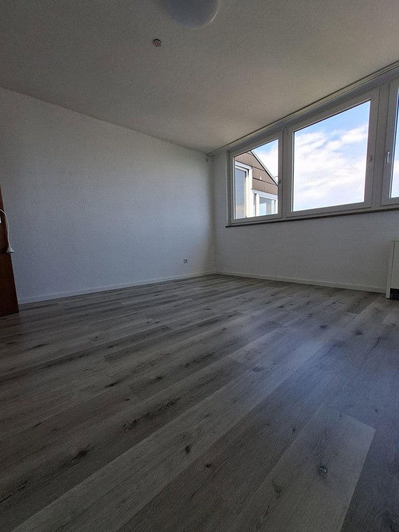 Pronájem bytu 4+1 108 m², Am Europakanal 38, Erlangen, Bavorsko Pronájem bytu 4+1 108 m², Am Europakanal 38, Erlangen, Bavorsko