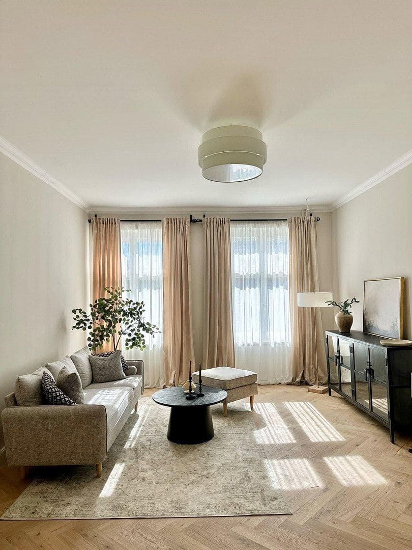 Prodej bytu 3+1 74 m², Schloßstrasse 38, Berlin-Charlottenburg, Berlín Prodej bytu 3+1 74 m², Schloßstrasse 38, Berlin-Charlottenburg, Berlín