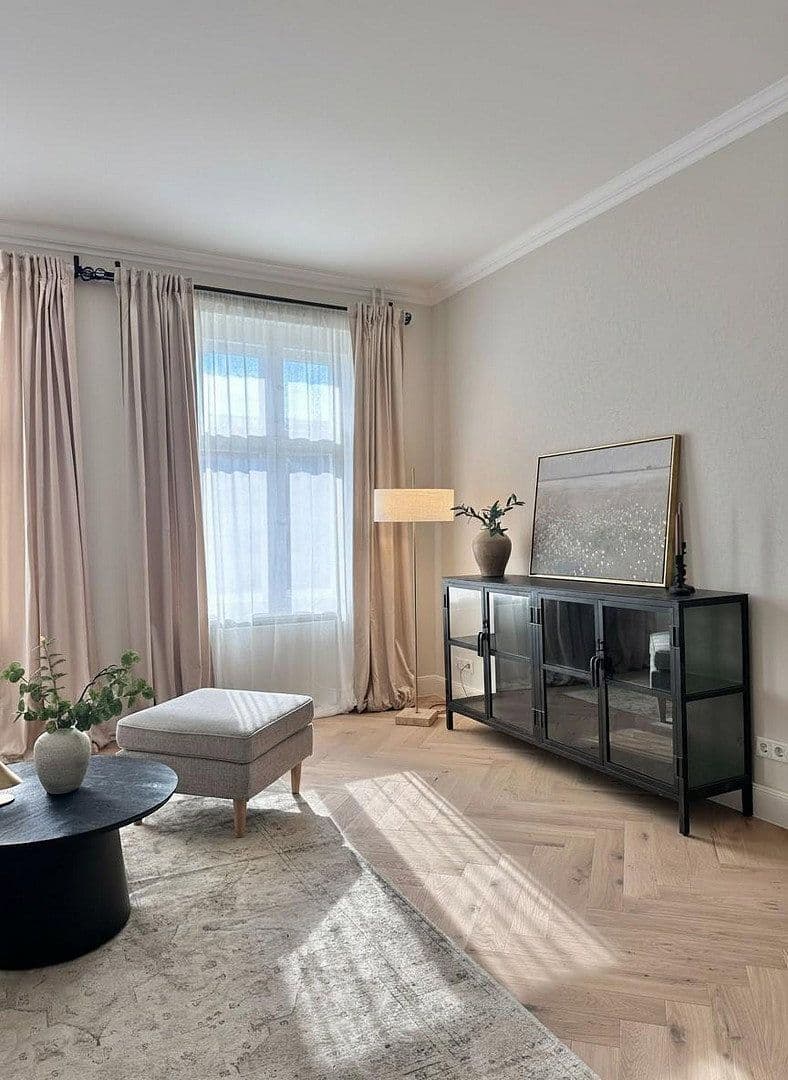 Prodej bytu 3+1 74 m², Schloßstrasse 38, Berlin-Charlottenburg, Berlín Prodej bytu 3+1 74 m², Schloßstrasse 38, Berlin-Charlottenburg, Berlín