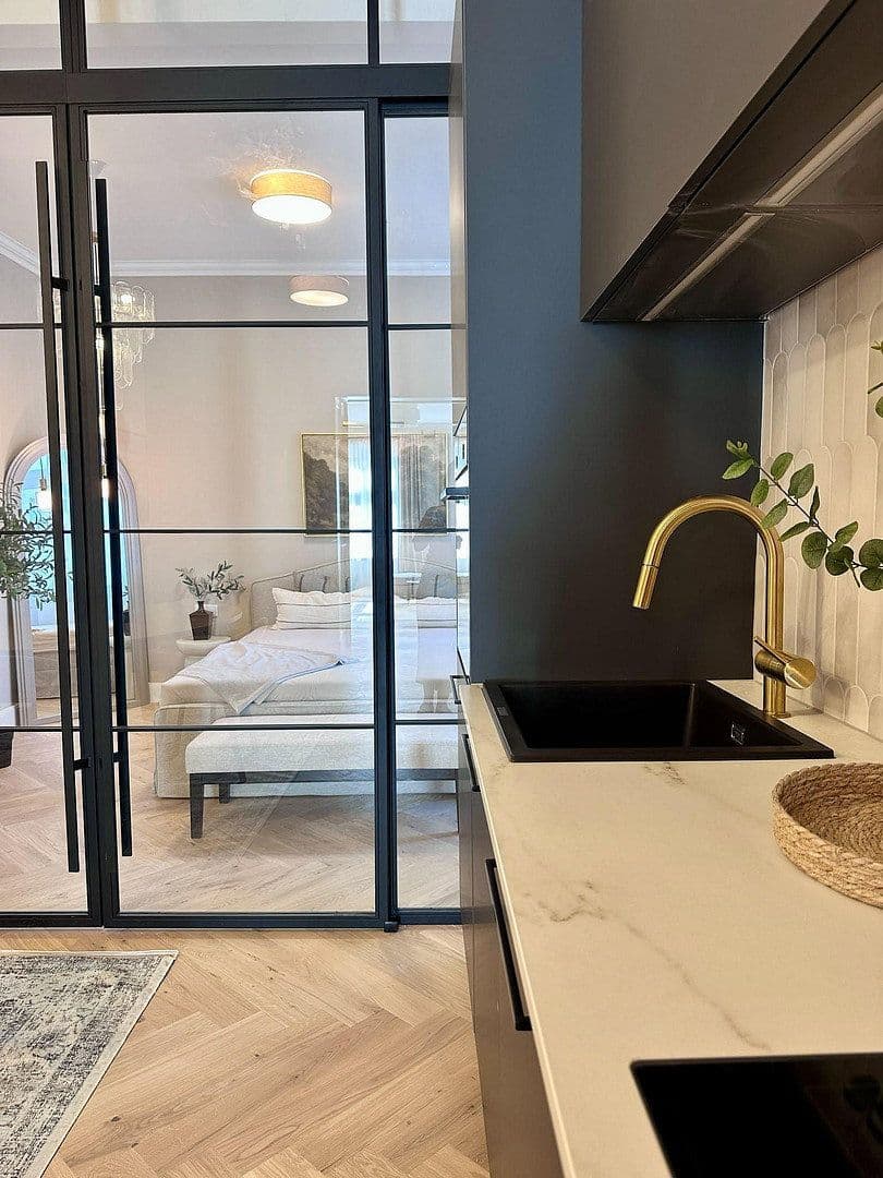 Prodej bytu 3+1 74 m², Schloßstrasse 38, Berlin-Charlottenburg, Berlín Prodej bytu 3+1 74 m², Schloßstrasse 38, Berlin-Charlottenburg, Berlín