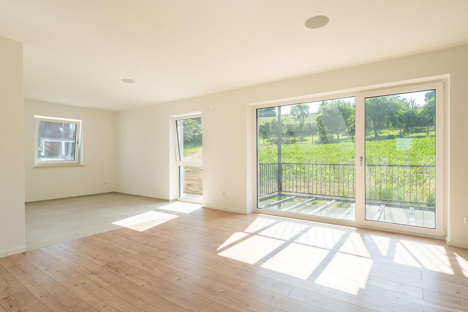 Pronájem bytu 1+1 84 m², Fichtelgebirgstraße 6, Sinzing, Bavorsko Pronájem bytu 1+1 84 m², Fichtelgebirgstraße 6, Sinzing, Bavorsko