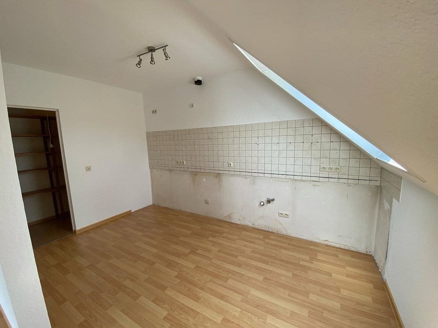 Pronájem bytu 3+1 82 m², Bergstraße 14, Sehlem, Porýní-Falc Pronájem bytu 3+1 82 m², Bergstraße 14, Sehlem, Porýní-Falc