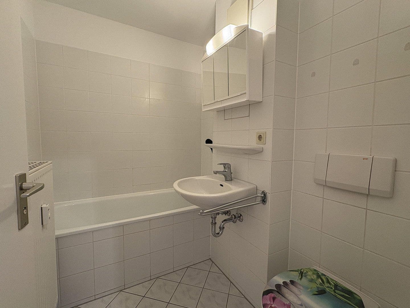 Pronájem bytu 1+1 30 m², Waaggasse 14, Baiersdorf, Bavorsko Pronájem bytu 1+1 30 m², Waaggasse 14, Baiersdorf, Bavorsko