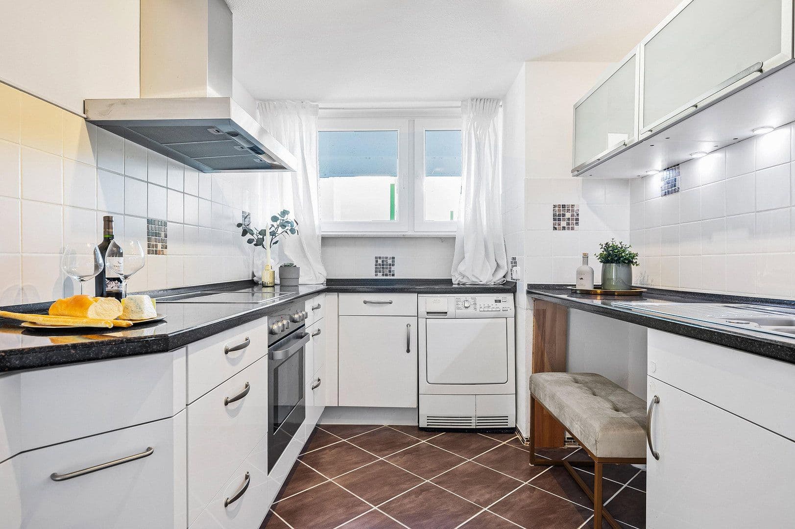 Prodej bytu 4+1 95 m², Hamburg, Hamburg Prodej bytu 4+1 95 m², Hamburg, Hamburg