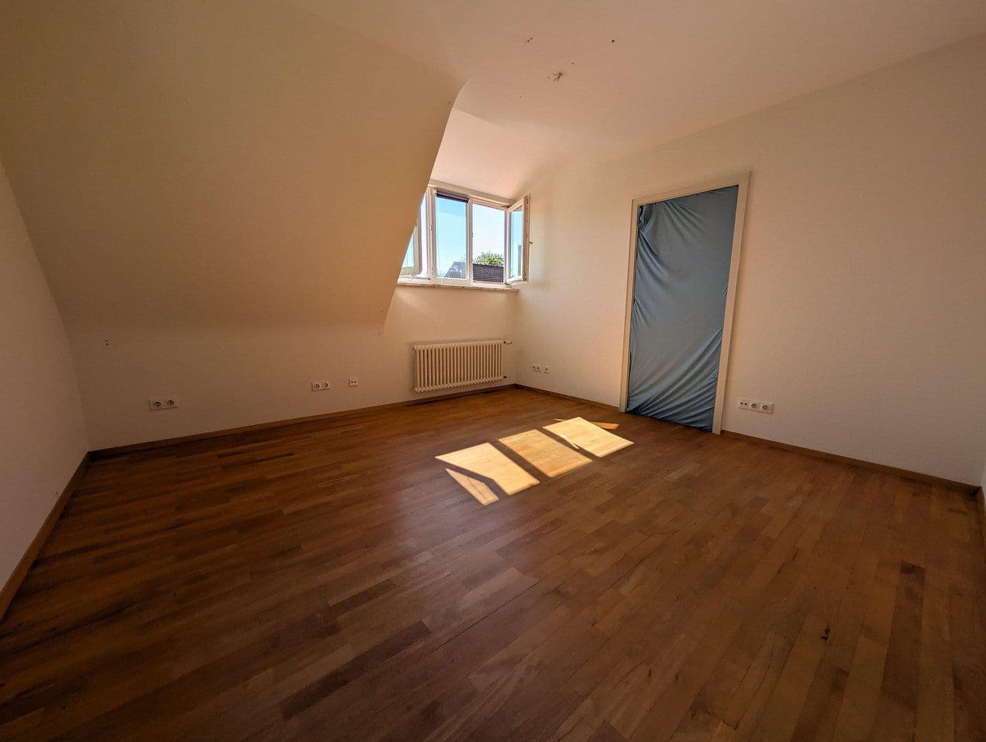 Prodej domu 183 m², pozemek 631 m², Sternbergstr. 18, Tübingen, Bádensko-Württembersko Prodej domu 183 m², pozemek 631 m², Sternbergstr. 18, Tübingen, Bádensko-Württembersko