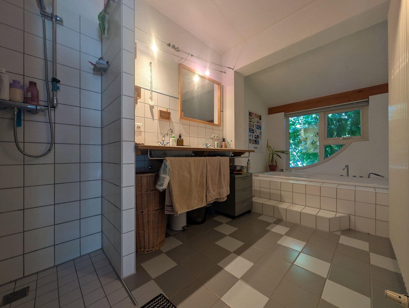 Prodej domu 183 m², pozemek 631 m², Sternbergstr. 18, Tübingen, Bádensko-Württembersko Prodej domu 183 m², pozemek 631 m², Sternbergstr. 18, Tübingen, Bádensko-Württembersko