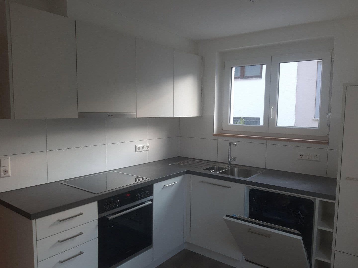 Pronájem bytu 3+1 86 m², Talstraße 109, Esslingen am Neckar, Bádensko-Württembersko Pronájem bytu 3+1 86 m², Talstraße 109, Esslingen am Neckar, Bádensko-Württembersko