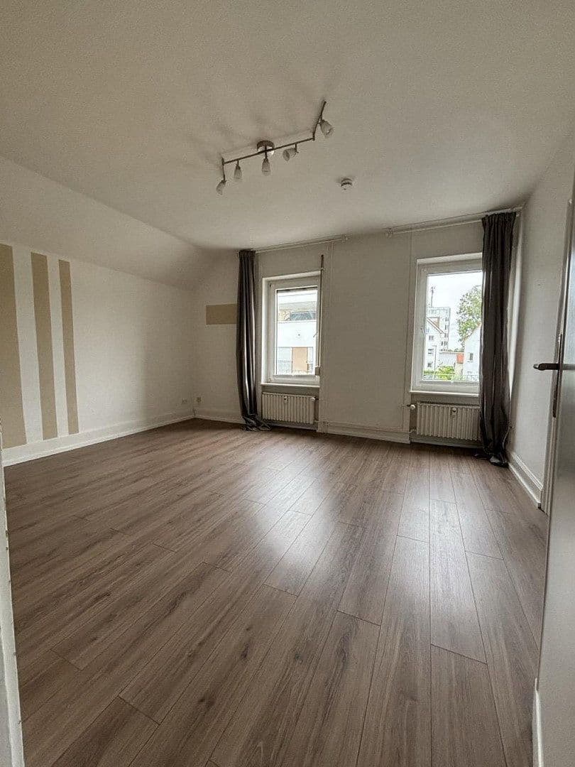 Pronájem bytu 4+1 82 m², Taunusstraße 33, Oberursel (Taunus), Hessen Pronájem bytu 4+1 82 m², Taunusstraße 33, Oberursel (Taunus), Hessen