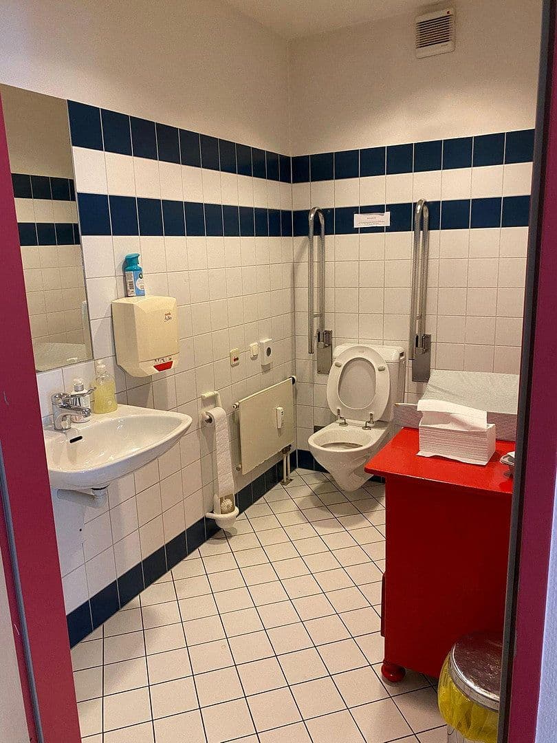 Pronájem kanceláře 305 m², Leonrodstr 69, München, Bavorsko Pronájem kanceláře 305 m², Leonrodstr 69, München, Bavorsko