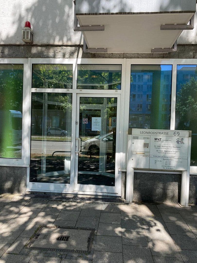 Pronájem kanceláře 305 m², Leonrodstr 69, München, Bavorsko Pronájem kanceláře 305 m², Leonrodstr 69, München, Bavorsko