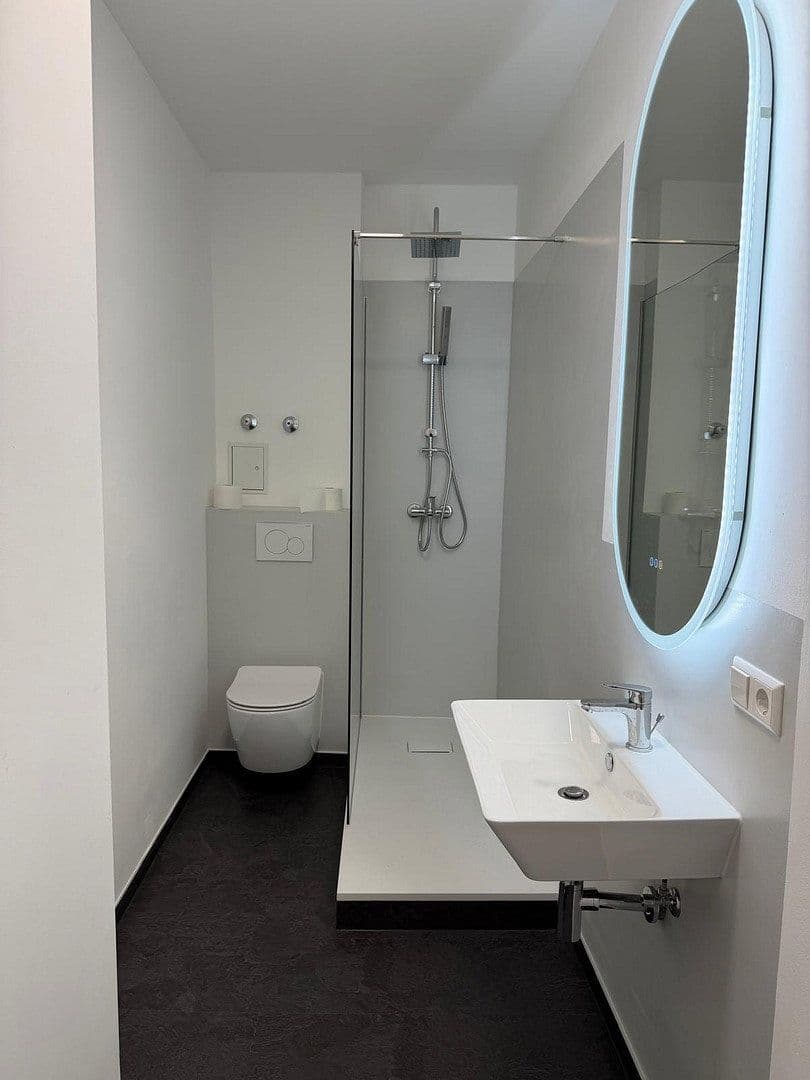 Prodej bytu 2+1 58 m², Eosander Str.36, Berlin, Berlín Prodej bytu 2+1 58 m², Eosander Str.36, Berlin, Berlín
