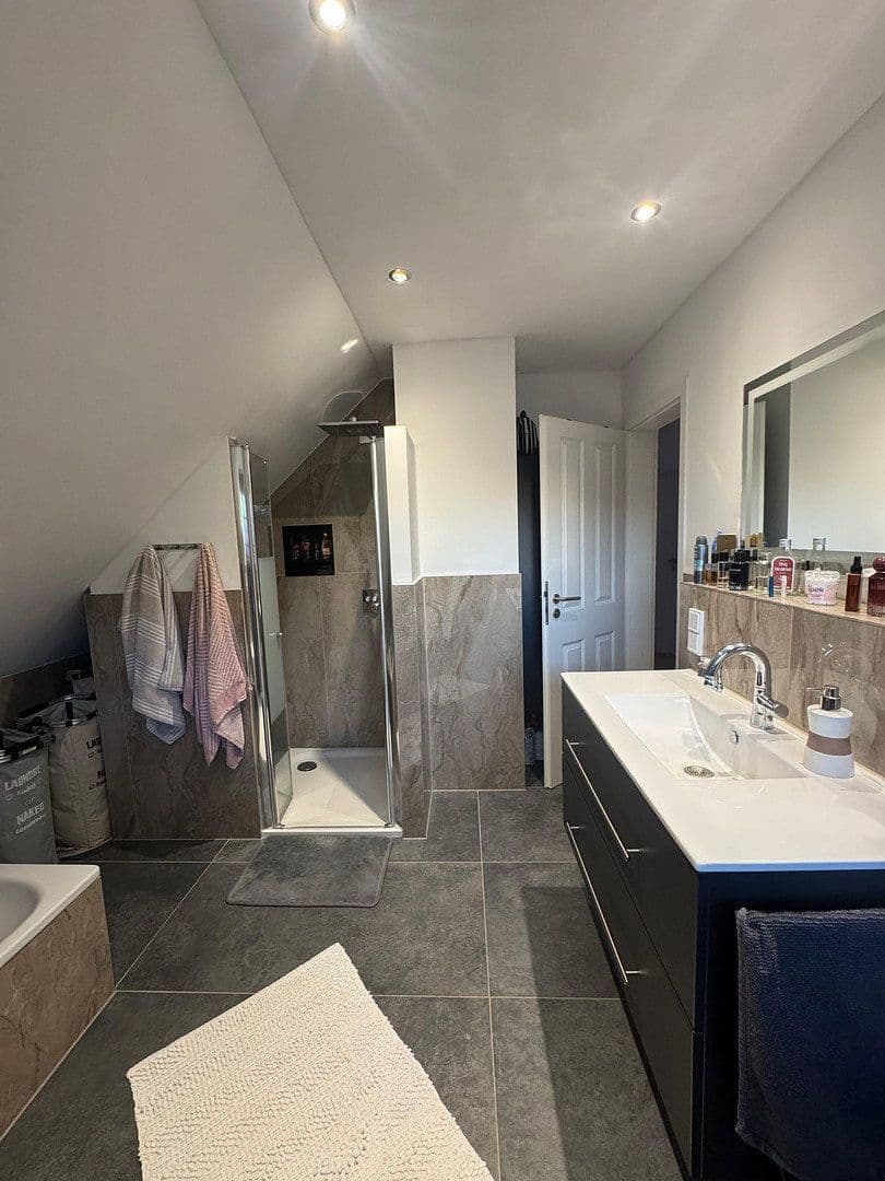 Prodej domu 123 m², pozemek 545 m², Seelze, Dolní Sasko Prodej domu 123 m², pozemek 545 m², Seelze, Dolní Sasko