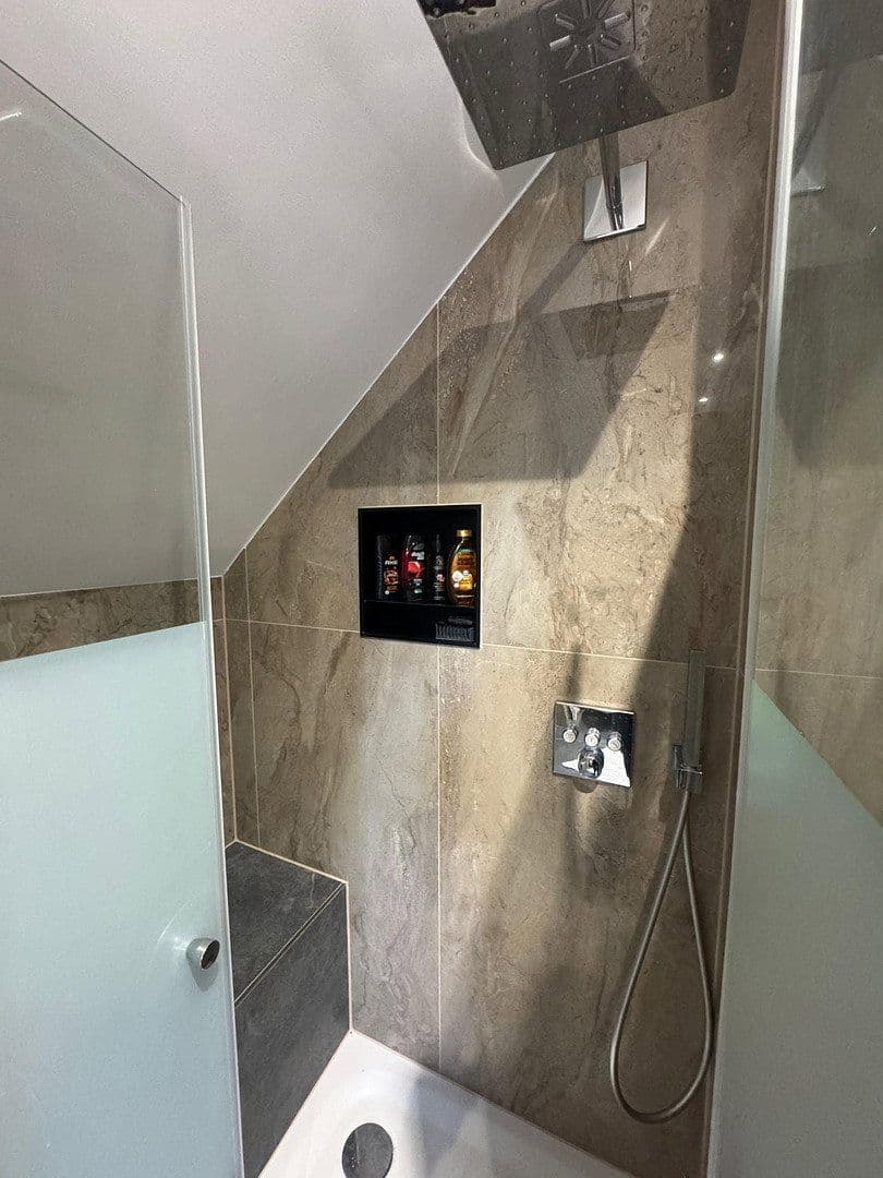 Prodej domu 123 m², pozemek 545 m², Seelze, Dolní Sasko Prodej domu 123 m², pozemek 545 m², Seelze, Dolní Sasko