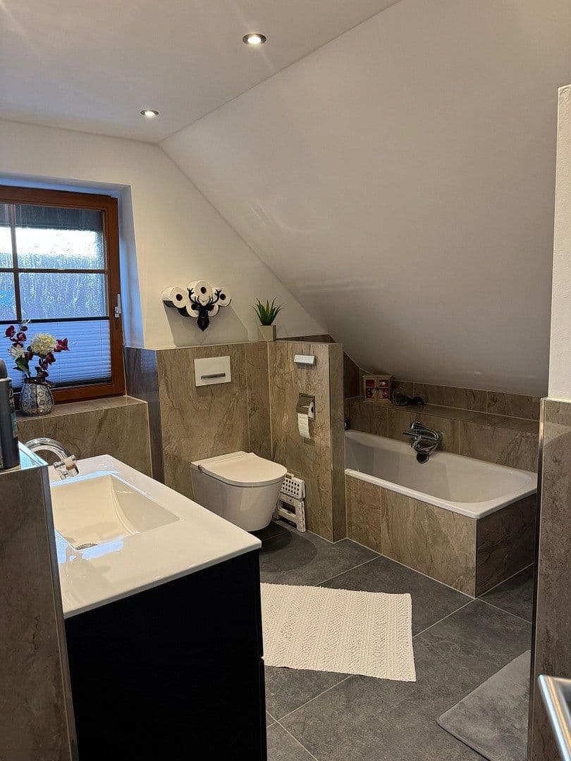 Prodej domu 123 m², pozemek 545 m², Seelze, Dolní Sasko Prodej domu 123 m², pozemek 545 m², Seelze, Dolní Sasko