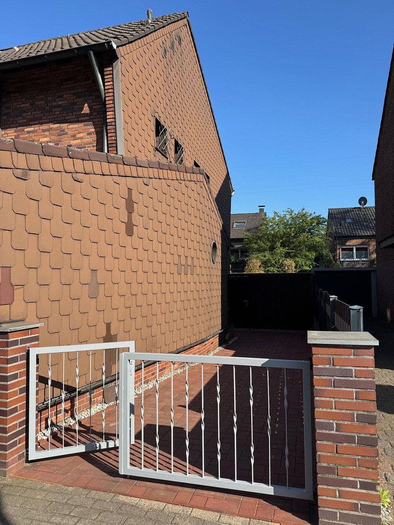 Pronájem domu 120 m², pozemek 306 m², Oberhausen, Severní Porýní-Vestfálsko Pronájem domu 120 m², pozemek 306 m², Oberhausen, Severní Porýní-Vestfálsko