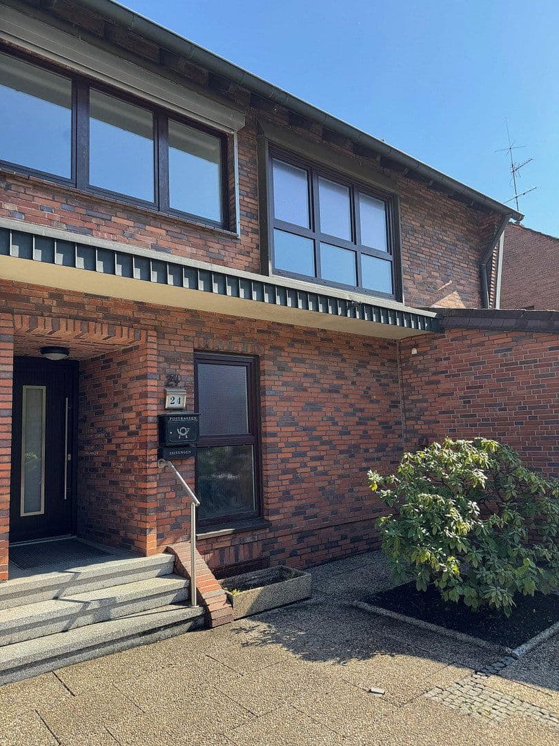 Pronájem domu 120 m², pozemek 306 m², Oberhausen, Severní Porýní-Vestfálsko Pronájem domu 120 m², pozemek 306 m², Oberhausen, Severní Porýní-Vestfálsko