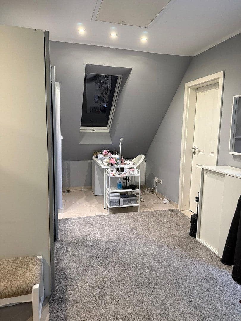 Prodej domu 150 m², pozemek 570 m², Zwinglistr. 11, Falkensee, Braniborsko Prodej domu 150 m², pozemek 570 m², Zwinglistr. 11, Falkensee, Braniborsko