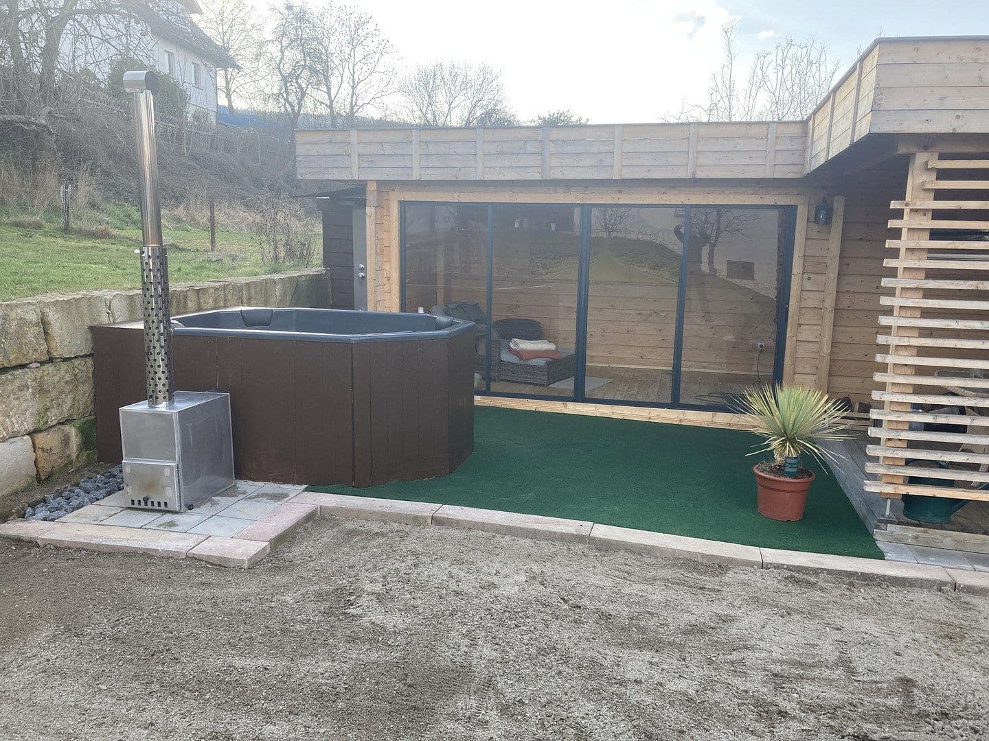 Prodej domu 339 m², pozemek 2.400 m², Kircherstraße 51A, Saalfeld/Saale, Durynsko Prodej domu 339 m², pozemek 2.400 m², Kircherstraße 51A, Saalfeld/Saale, Durynsko
