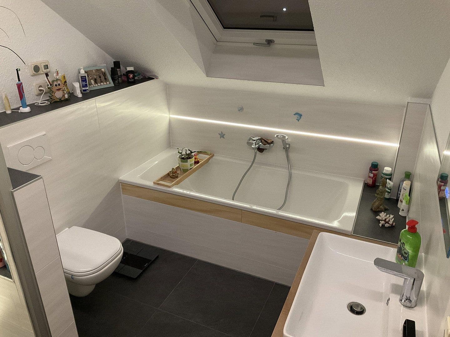 Prodej domu 339 m², pozemek 2.400 m², Kircherstraße 51A, Saalfeld/Saale, Durynsko Prodej domu 339 m², pozemek 2.400 m², Kircherstraße 51A, Saalfeld/Saale, Durynsko