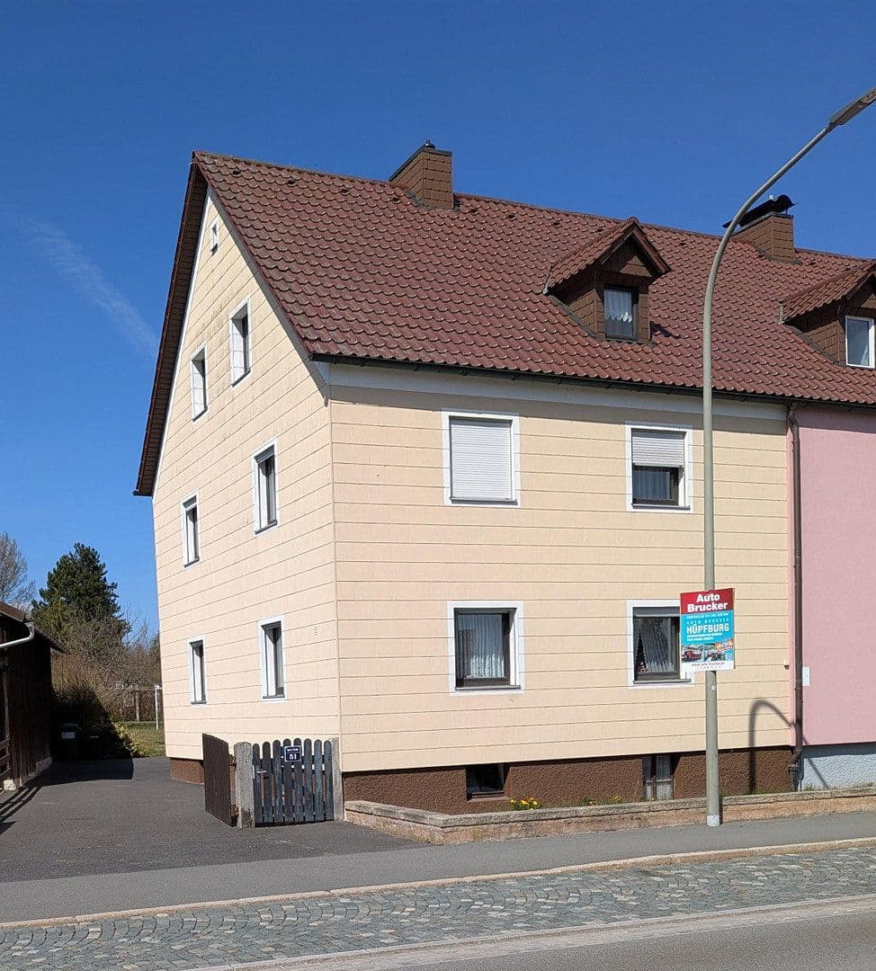 Prodej domu 146 m², pozemek 660 m², Egerer Straße 51, Valdsasy, Bavorsko Prodej domu 146 m², pozemek 660 m², Egerer Straße 51, Valdsasy, Bavorsko