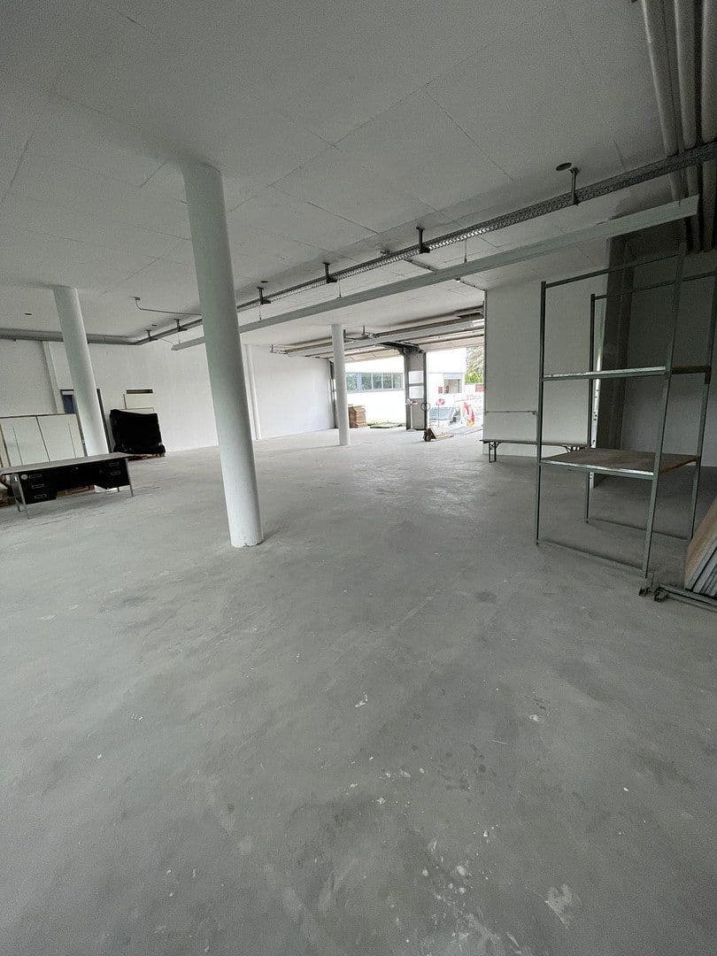 Pronájem nebytového prostoru 260 m², Ditzingen, Bádensko-Württembersko Pronájem nebytového prostoru 260 m², Ditzingen, Bádensko-Württembersko